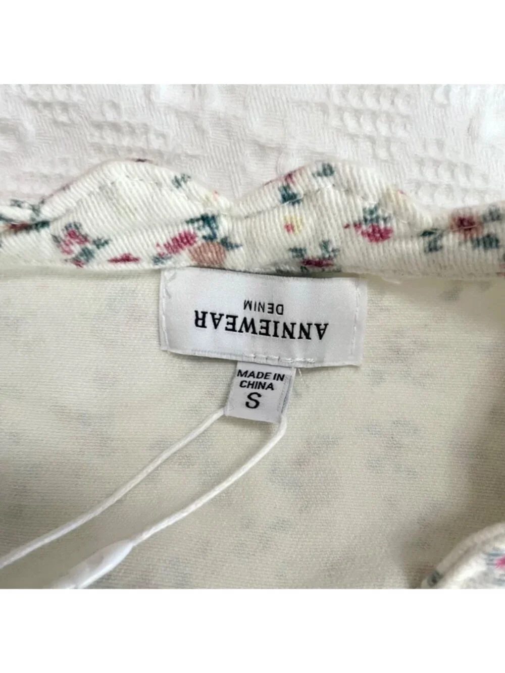 NWT AnnieWear Ditsy Print Denim Crop Vest Size S White Floral Scalloped